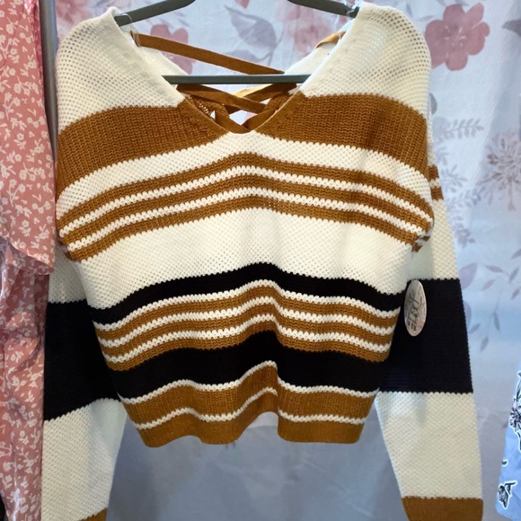 Brand; FCT. Colors tan, white, black. Great fall colors. Size: M. - Picture 2 of 3